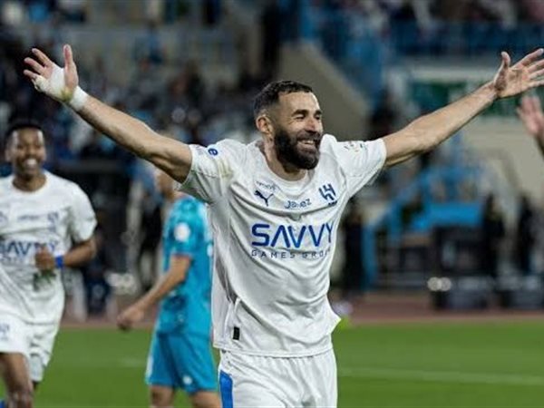 رسميًا.. الهلال يعلن رحيل كريم بنزيما