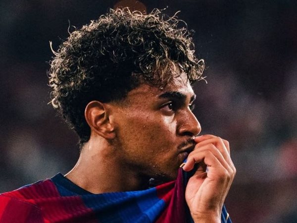 حمزة عبد الكريم: لامين يامال لاعب ساحر ويمتلك قدمين ذهبيتين