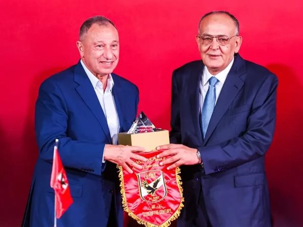 جماهير الاهلي يطالبون بمد فترة الاشتراك بمقر المنصورة