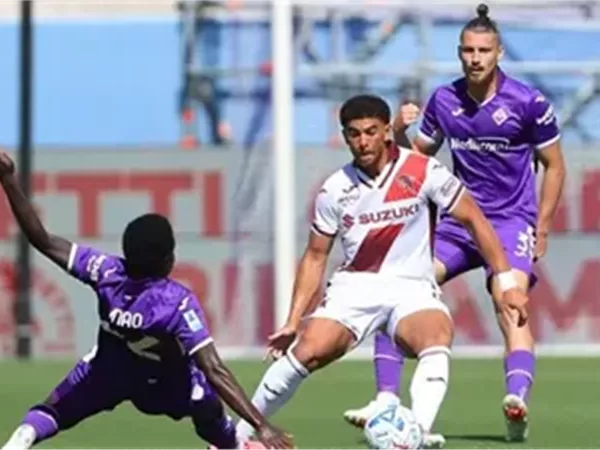 تورينو يقلبها على فيورنتينا في 8 دقائق