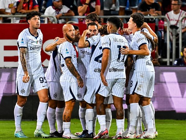 إنتر ميلان يهزم كالياري ويواصل تصدر الدوري الإيطالي