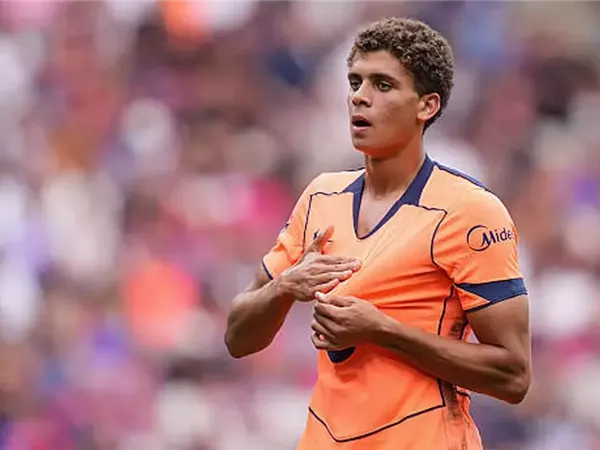 بعد اتفاق برشلونة مع مهاجم أرسنال.. حمزة عبد الكريم أمام تحدٍ جديد