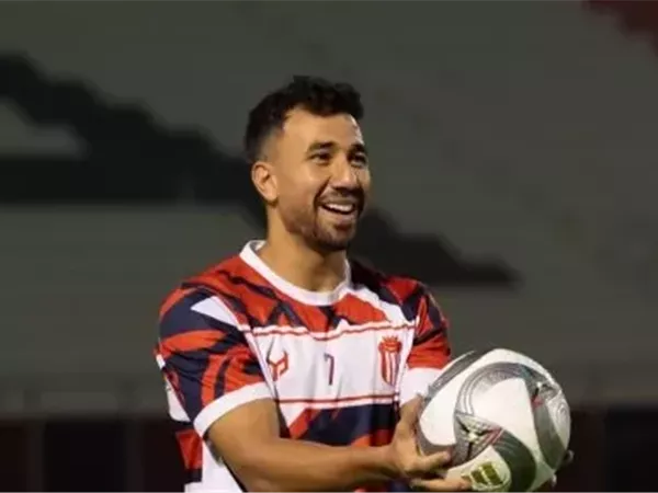 غياب تريزيجيه عن معسكر منتخب مصر..اعرف التفاصيل