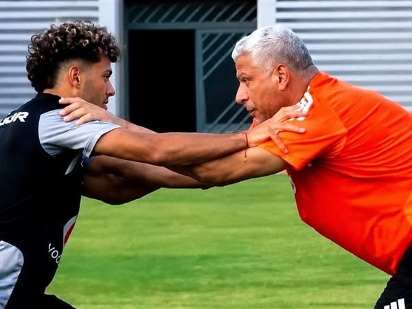 رد فعل غريب من امام عاشور و وائل جمعة علي هدف الاهلي 