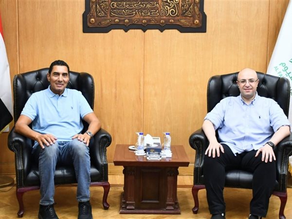 وزير الشباب والرياضة ومحافظ الفيوم يبحثان سبل دعم المنشآت الرياضية 