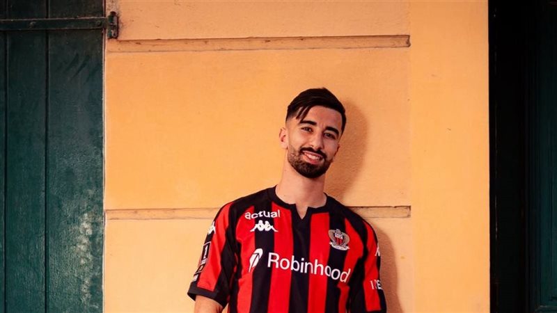 الملعب