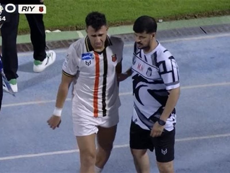 تريزيجيه يغادر الملعب بعد الإصابة 