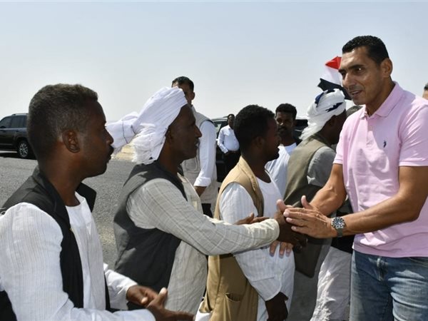 وزير الشباب والرياضة يواصل متابعة إنشاء ساحات رياضية متعددة في البحر الاحمر 