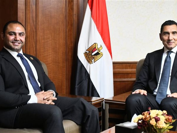 وزير الشباب والرياضة يلتقي أحمد عبد اللطيف بطل الووشو كونغ فو