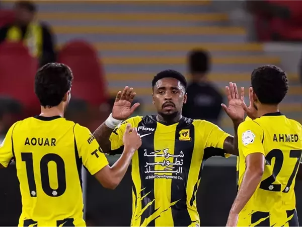 الاتحاد يستهدف رياض محرز جديد