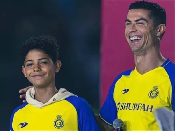 نجل رونالدو يهز الأهلي بثنائية ويشعل النصر