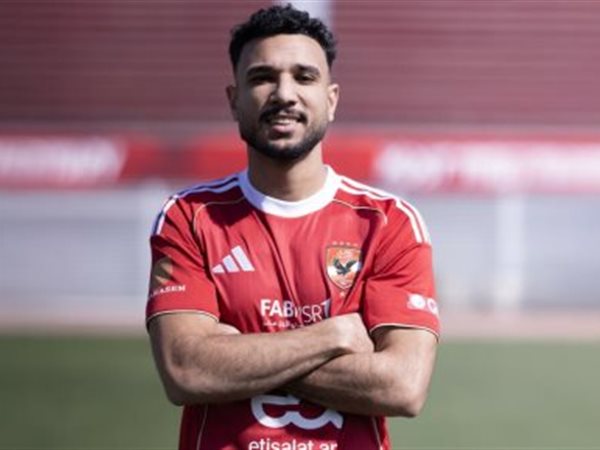 على هامش مران الأهلي .. عموتة يعنف هادي رياض