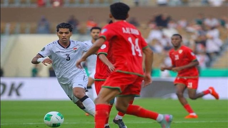 صورة من مباراة العراق وعمان 