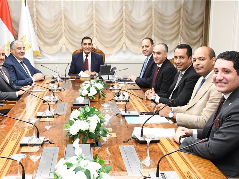 جوهر نبيل مع ممثلي شركة روابط 