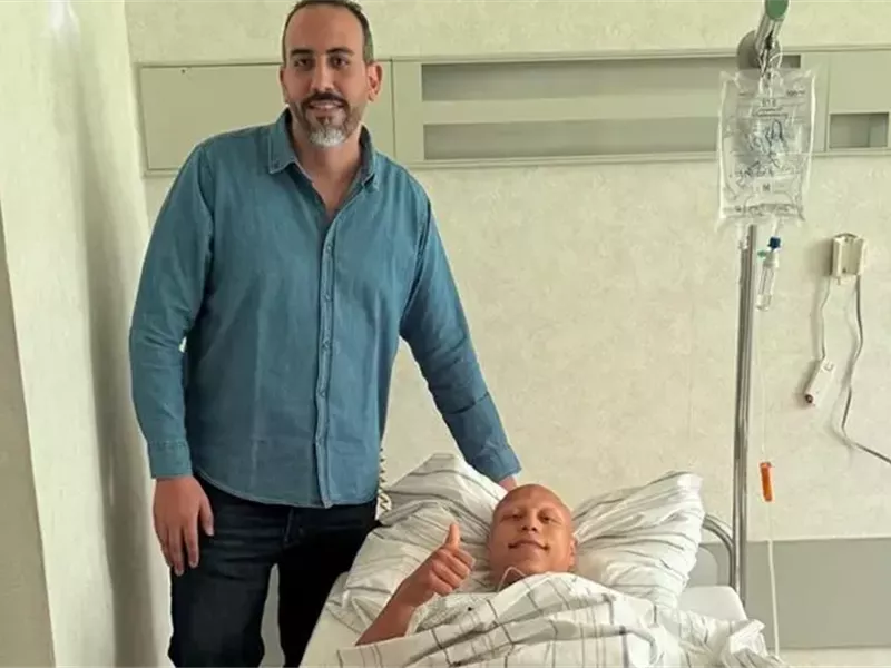 عمرو الجزار بصحبة احمد جاب الله طبيب الأهلي 