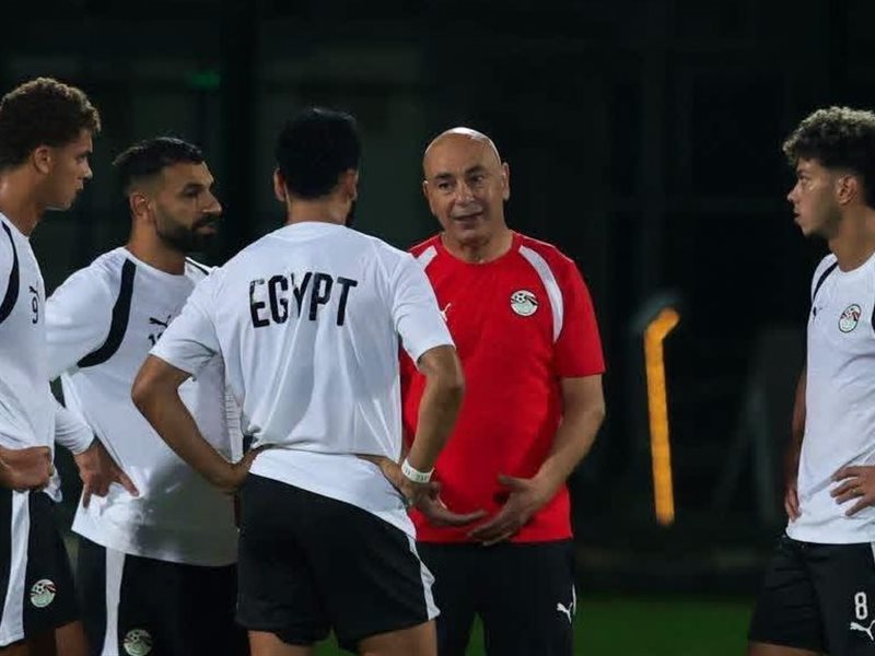 حسام حسن وامام عاشور وعمر مرموش ومحمد صلاح وحمزة عبد الكريم 