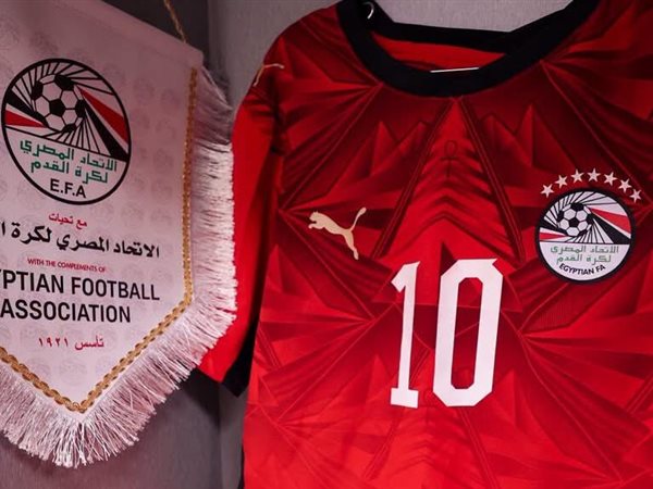 صورة .. قميص محمد صلاح يزين غرفة منتخب مصر