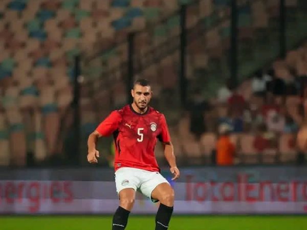 في غياب محمد صلاح .. رامي ربيعة يحمل شارة قيادة منتخب مصر
