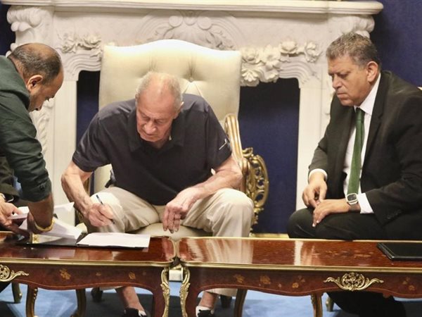 مصر وفرنسا توقعان شراكة تاريخية لتطوير كرة اليد