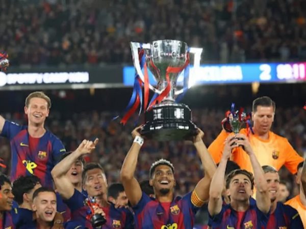 لاعب مفاجئ في برشلونة يخطف أغلفة الصحف الإسبانية