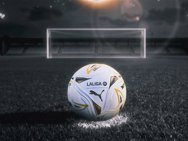 «بوما» تحتفي بتاريخ الكلاسيكو بكرة خاصة لريال مدريد وبرشلونة