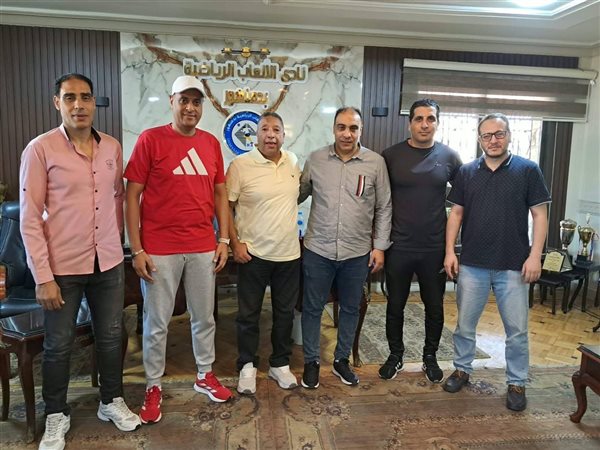 جلسة تحفيزية من رئيس نادى دمنهور للجهاز الفني الجديد