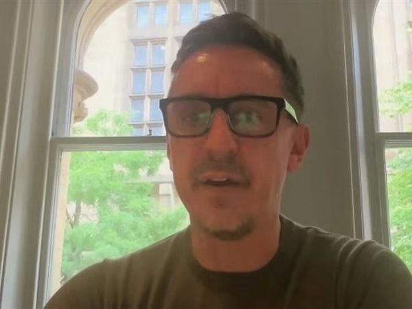 جاري نيفيل : البريميرليج لا يمكنه الخضوع للضغوط السياسية في قضية مانشستر سيتي