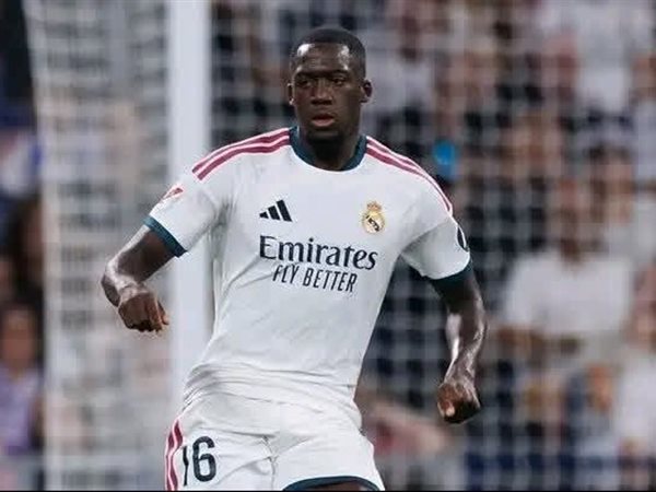 أزمة دفاعية طاحنة تضرب ريال مدريد قبل مواجهة فياريال