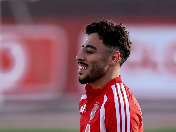 على هامش مران الأهلي : أكرم توفيق يشارك في التدريبات