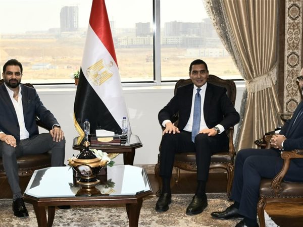 وزير الشباب يبحث مع رئيس 