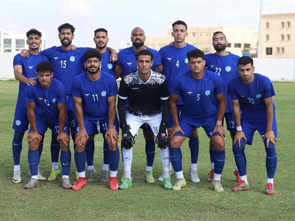  رئيس نادى دمنهور يؤازر اللاعبين فى التدريبات قبل مواجهة دلفي