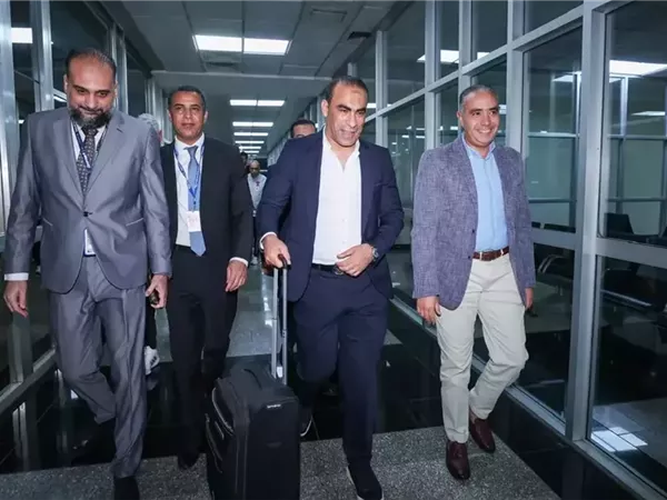 سفير مصر في أوغندا يستقبل بعثة الأهلي في مطار عنتيبي