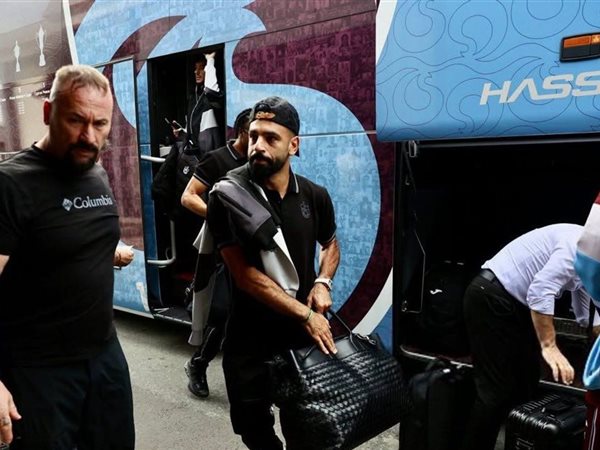 أزمة الملاعب الصناعية تتجدد مع صلاح في طرابزون سبور التركي 