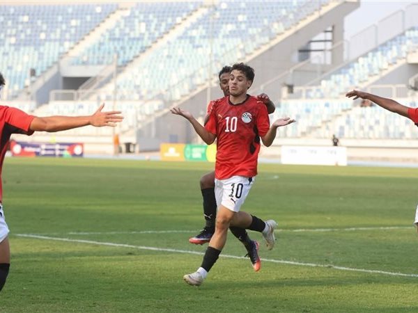 مصر تحسم التأهل لأمم أفريقيا بثنائية الجزائر