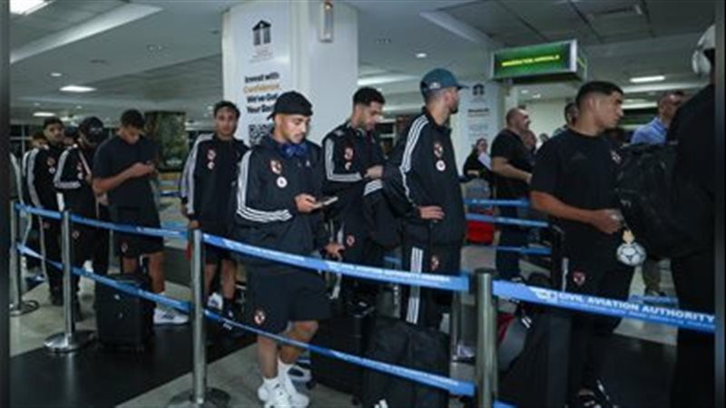 فريق الأهلي في مطار