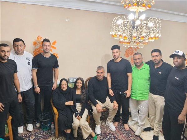 حمزة الجمل ومحمد عادل صديق ومكي يساندون والدة الراحل العقيد سيف