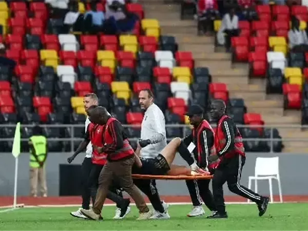 طبيب الأهلي يكشف تفاصيل إصابة عمر الساعي