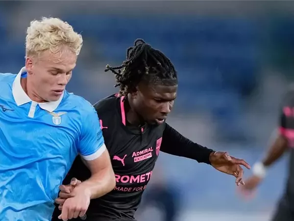 لاتسيو يهزم بارما بثنائية ويعزز صدارته للدوري الإيطالي