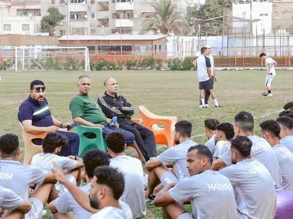 كواليس الجلسة الخاصة بين إدارة المنصورة واللاعبين قبل المباريات 