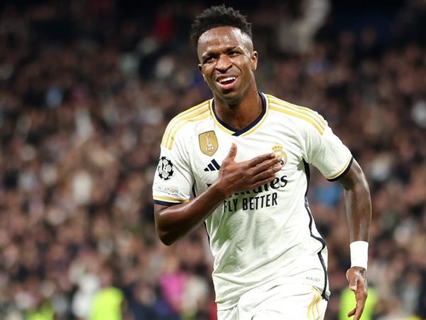 ريال مدريد يدرس بيع فينيسيوس جونيور بعد تألق ديوماندى