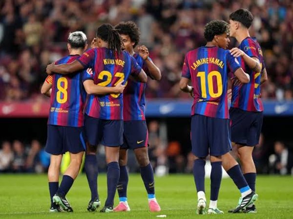 التشكيل المتوقع لبرشلونة أمام ألافيس.. ثلاثي هجومي يقود هجوم البلوجرانا